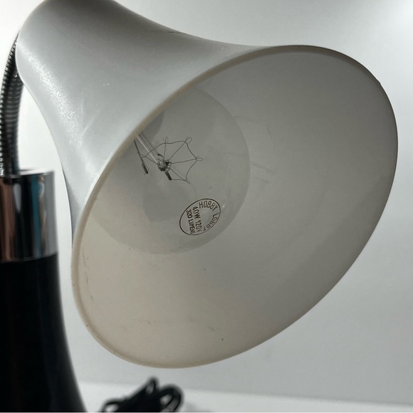 OttLite Tulip Adjustable Gooseneck Desk Table Lamp Black White‎ Chrome 16.5” - Picture 3 of 5